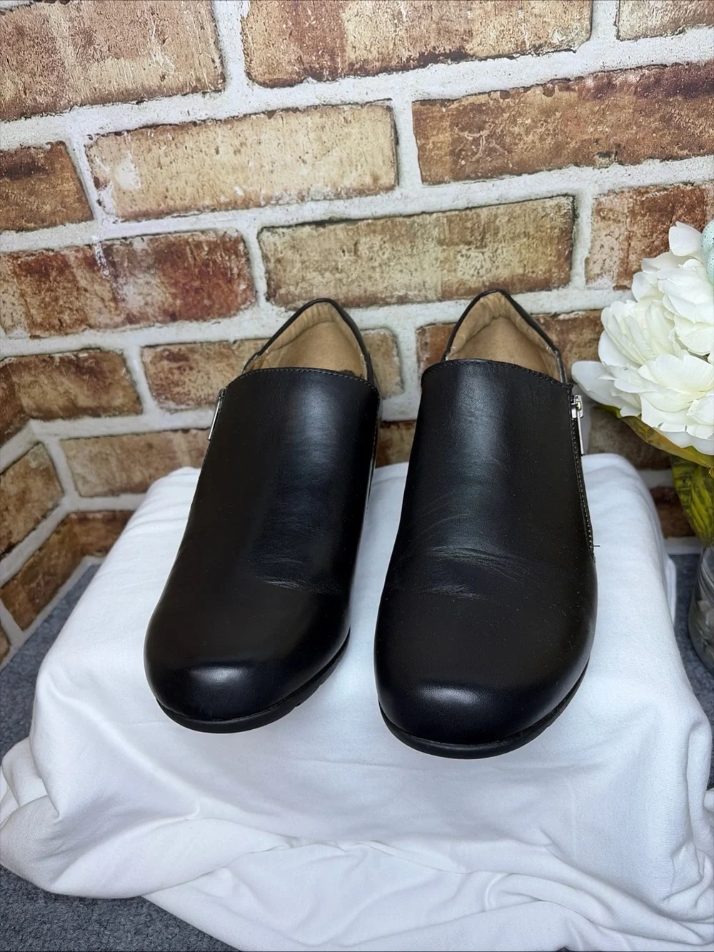 Taos Footwear classic black
